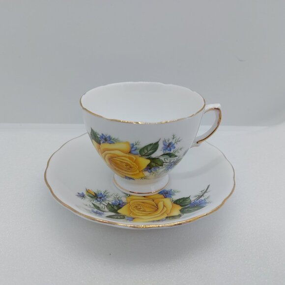 2 Vintage Tea Cups & Saucers Royal Vale & Consort - Yellow Rose White Pink Rose - Picture 4 of 16